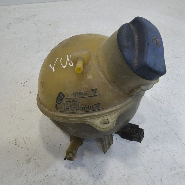 Coolant expansion tank/reservoir – front