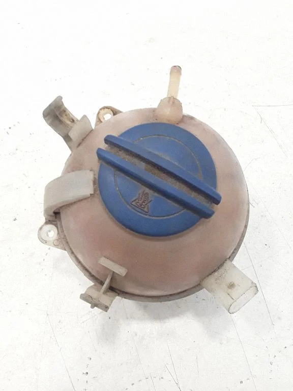 Coolant expansion tank/reservoir – front