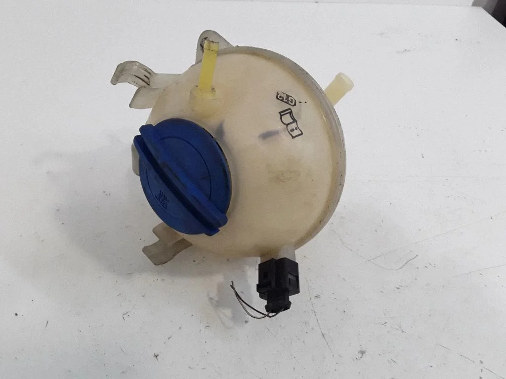 Coolant expansion tank/reservoir