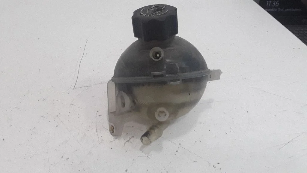 Coolant expansion tank/reservoir