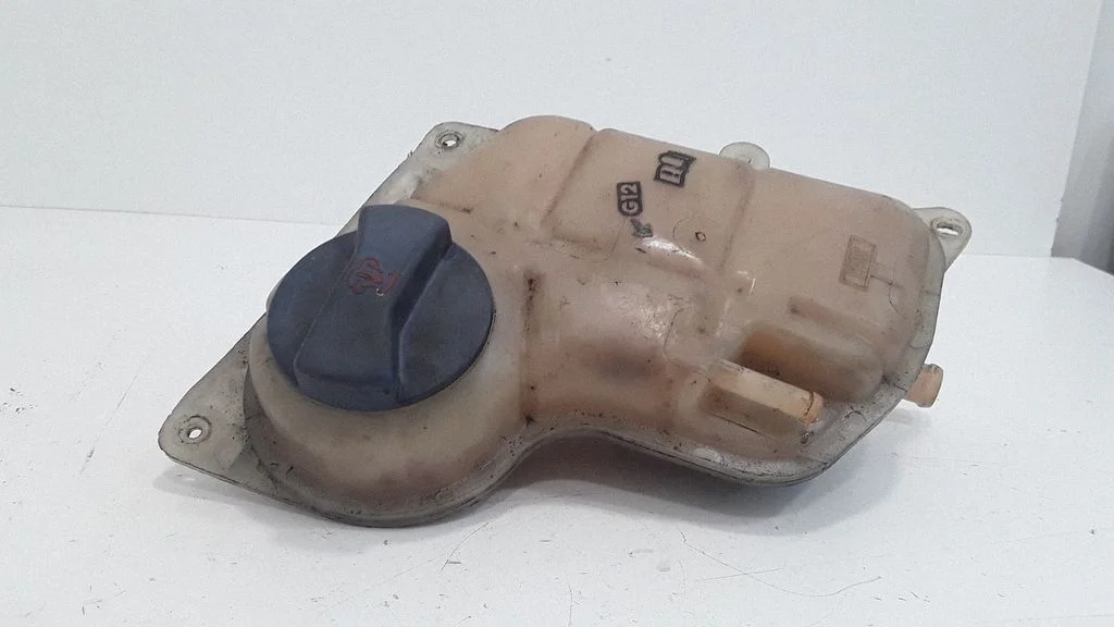 Coolant expansion tank/reservoir