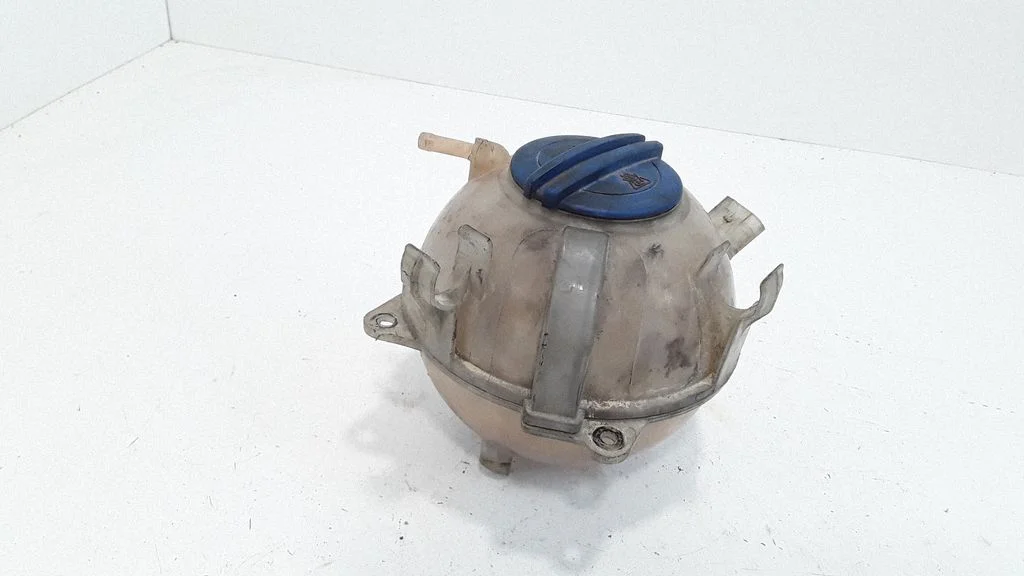 Coolant expansion tank/reservoir