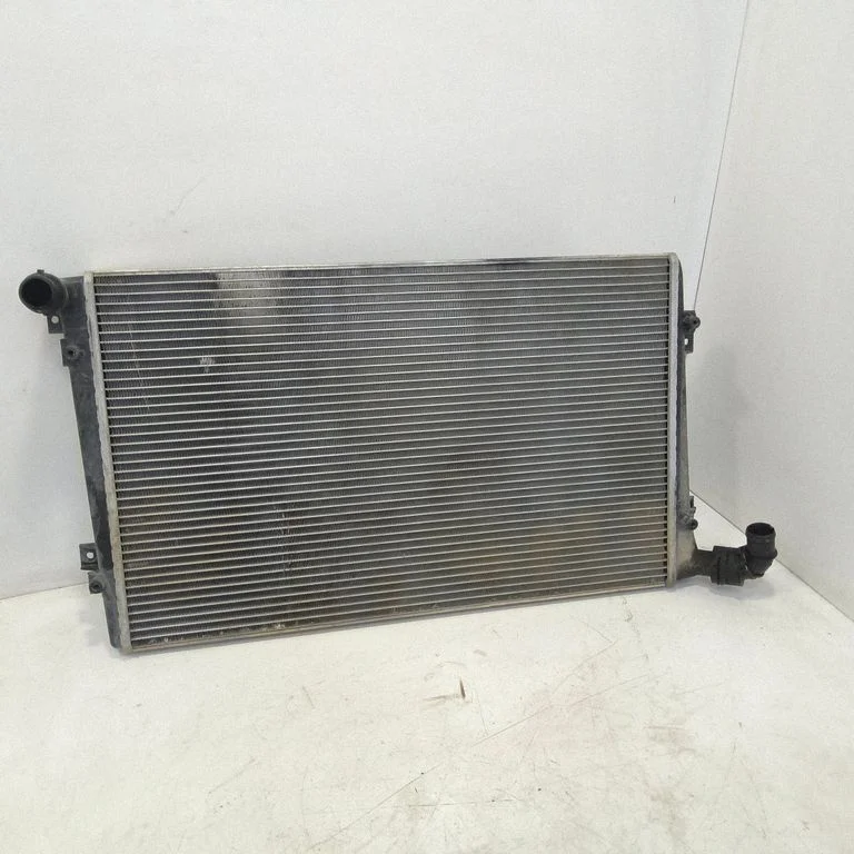 Jahutusvedeliku radiaator 8MK376756701