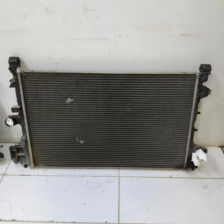 Coolant radiator – front