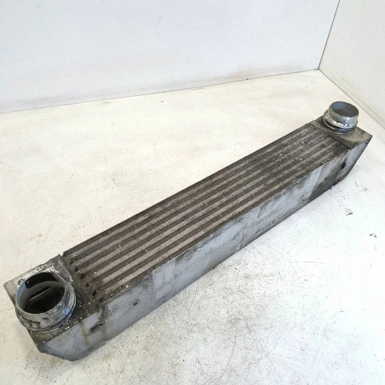 Vahejahuti radiaator 17517795823