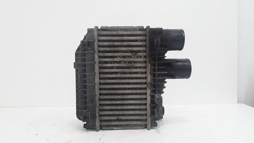 Starpdzesētāja (interkūlera) radiators 8730670