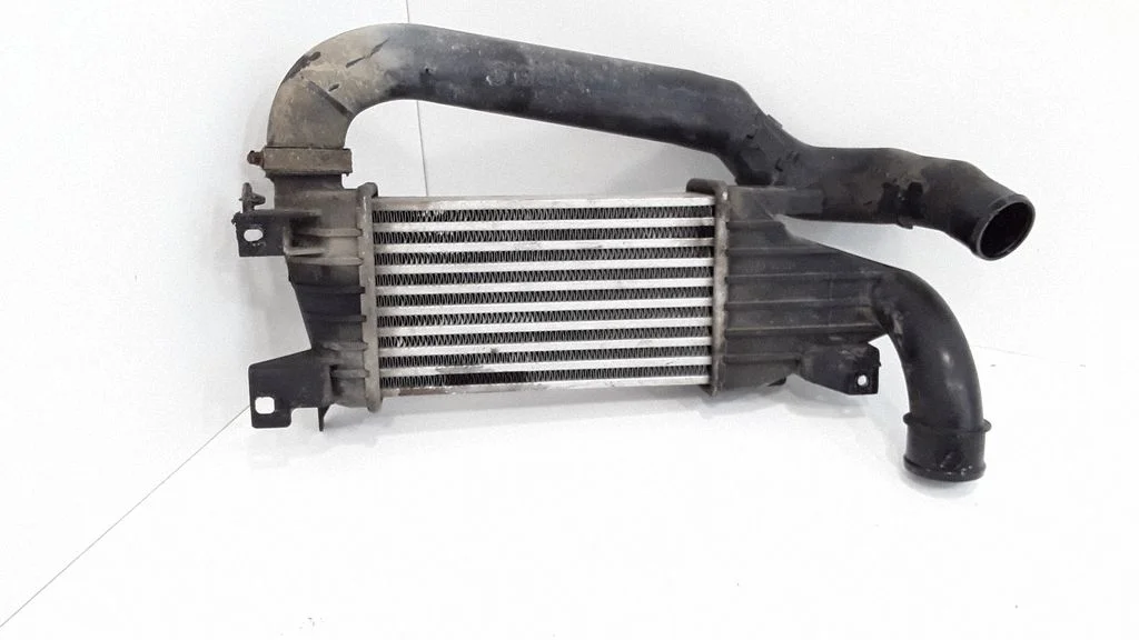 Vahejahuti radiaator