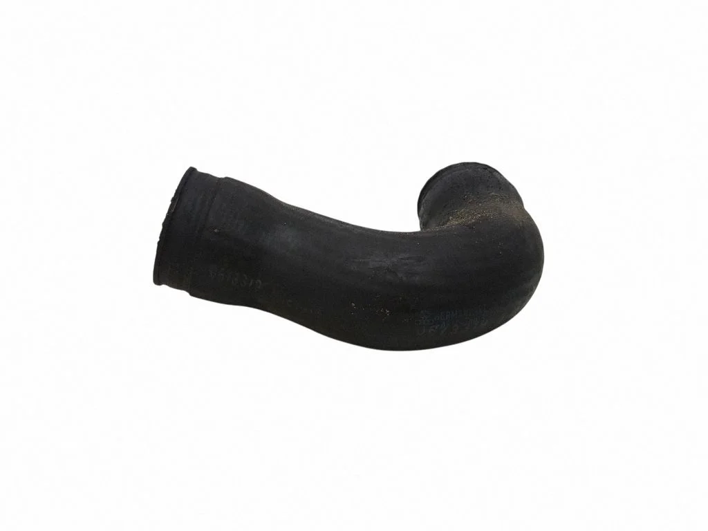 Intercooler hose/pipe – front