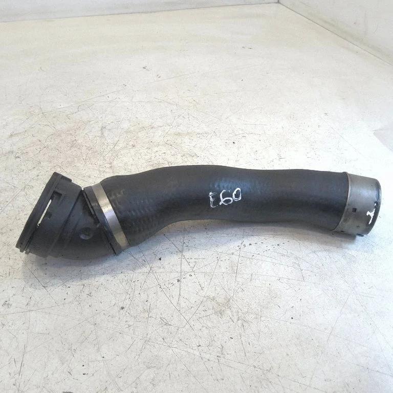 Vahejahuti voolik (-ud)/ toru (-d) 7803747