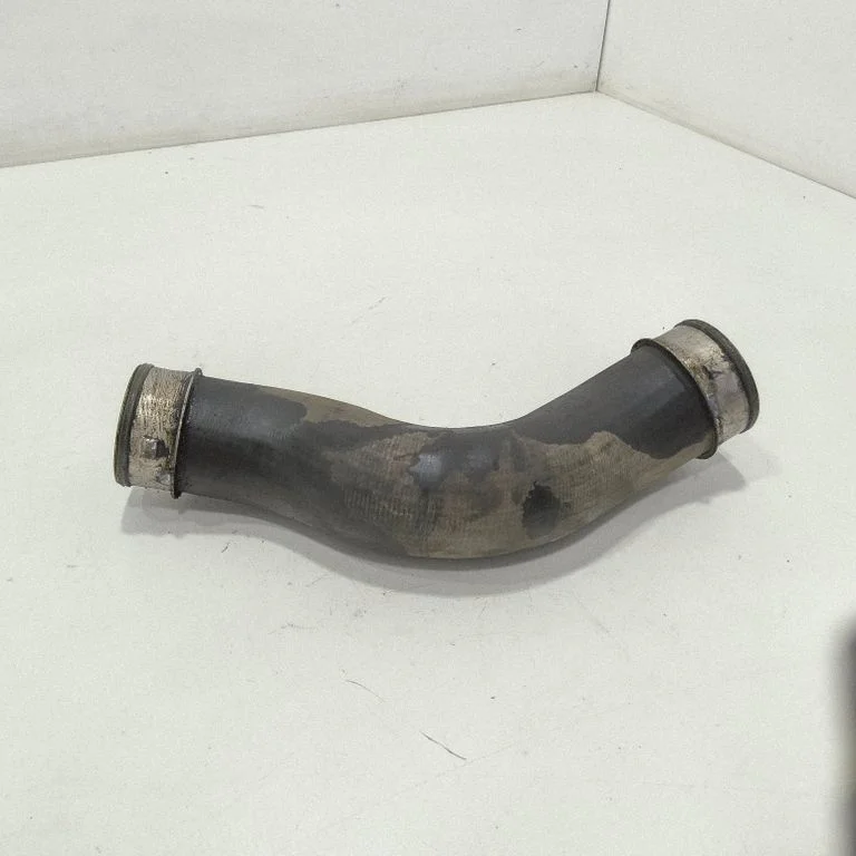 Intercooler hose/pipe – front