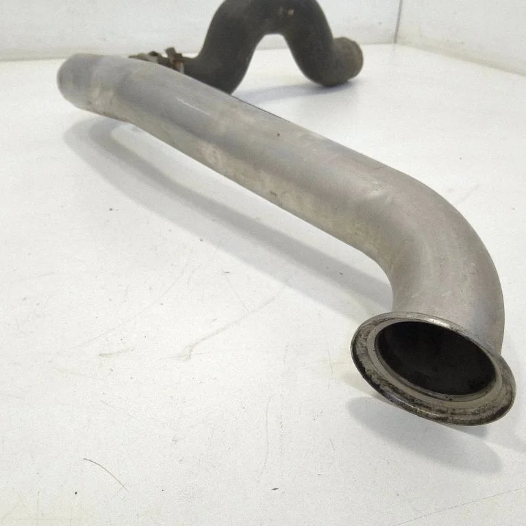 Intercooler hose/pipe – front
