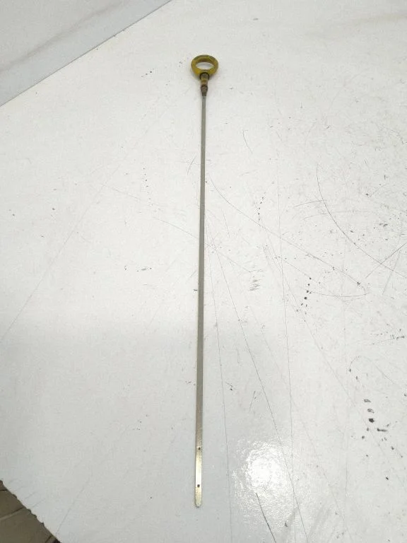 Oil level dip stick – Toyota Avensis T250 (2003-2006)