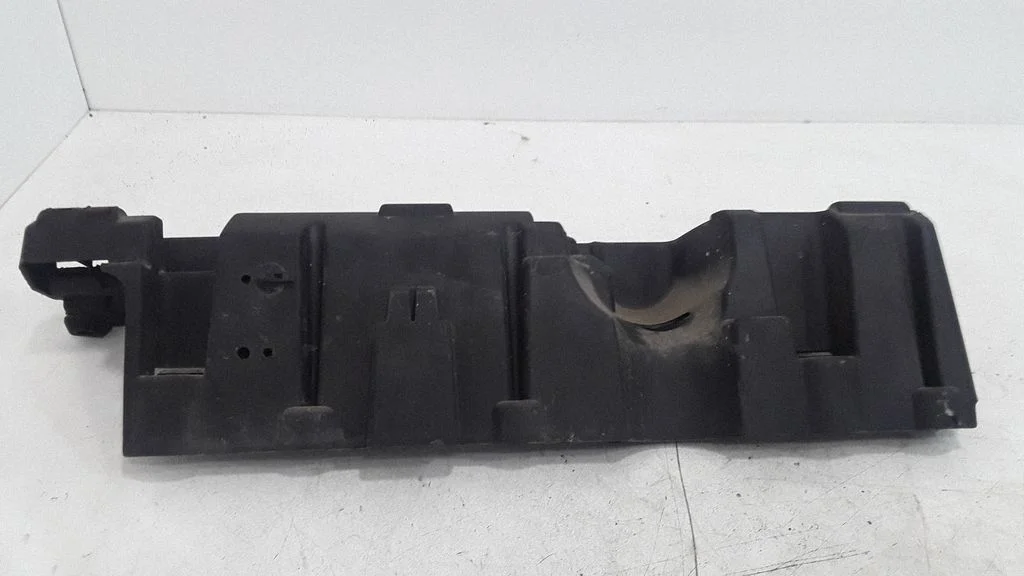 Engine cover (trim)