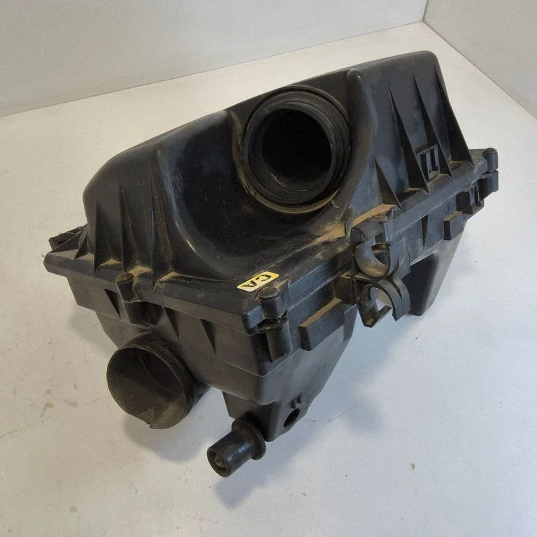 Air filter box – front