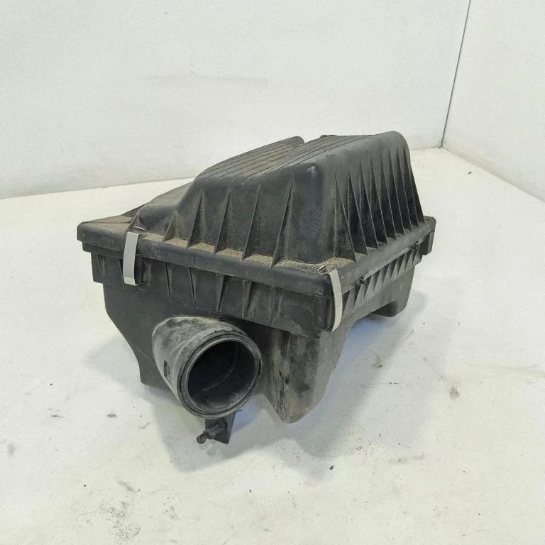 Air filter box – front