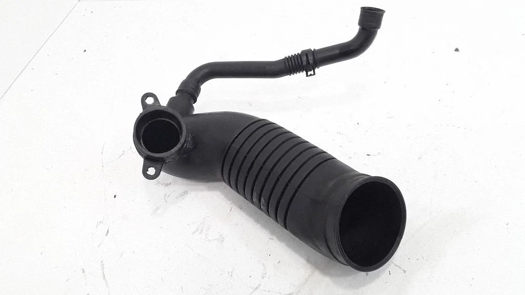 Gaisa caurule uz turbīnu 8D0129615K