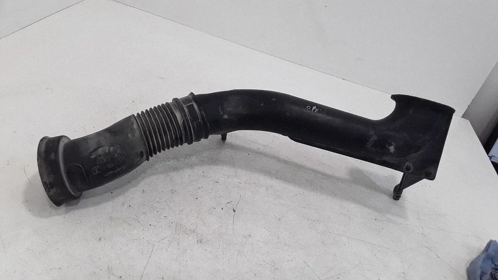 Air intake hose/pipe