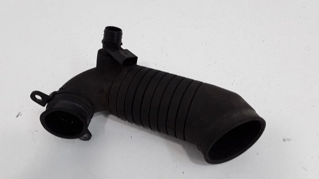 Air intake hose/pipe VCB416500