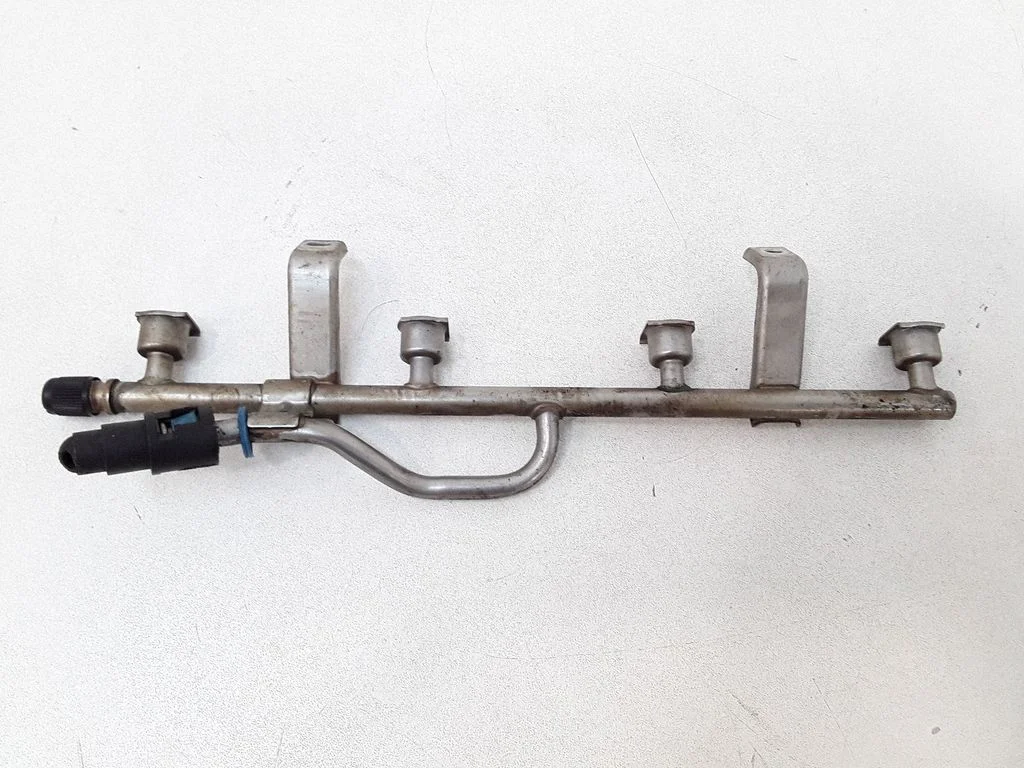 Fuel main line pipe