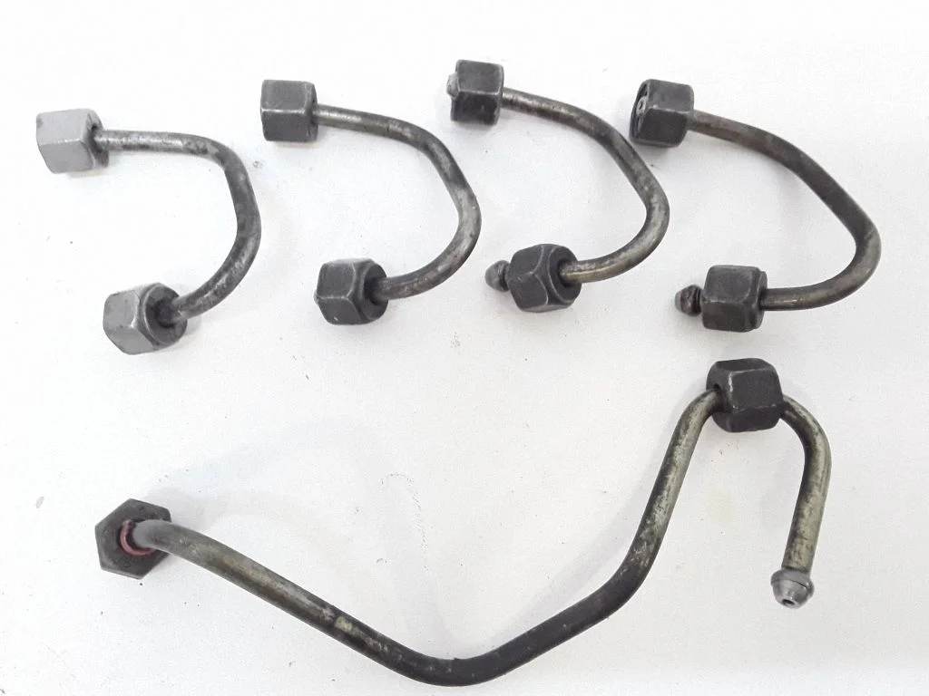 Fuel injector supply line/pipe – Nissan Primera (2002-2007)