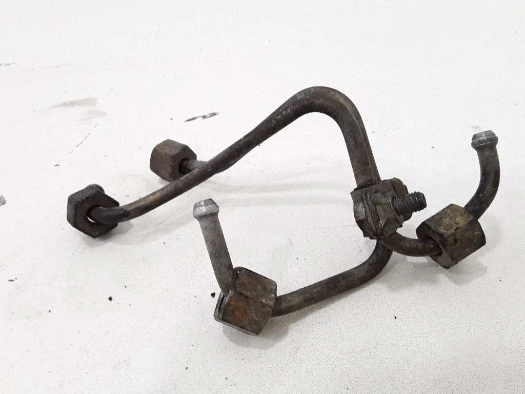 Fuel injector supply line/pipe