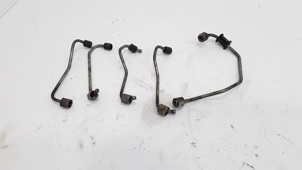 Fuel injector supply line/pipe