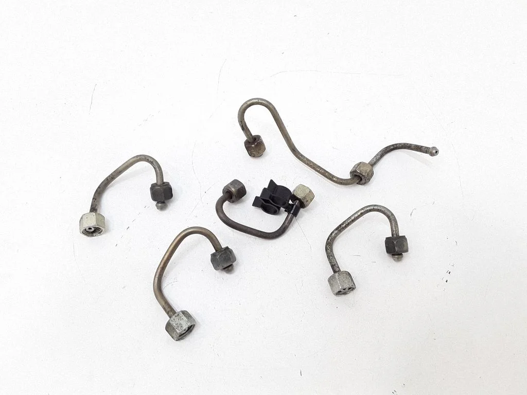 Fuel injector supply line/pipe