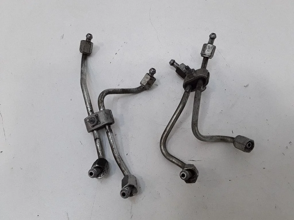 Fuel injector supply line/pipe – Toyota Avensis T250 (2003-2006)