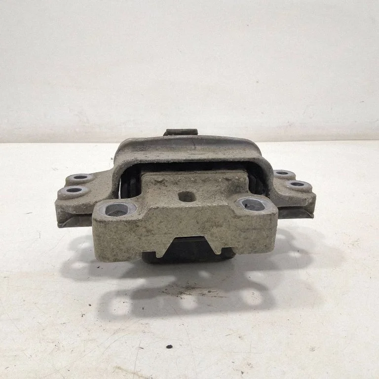 Engine mount bracket – front left