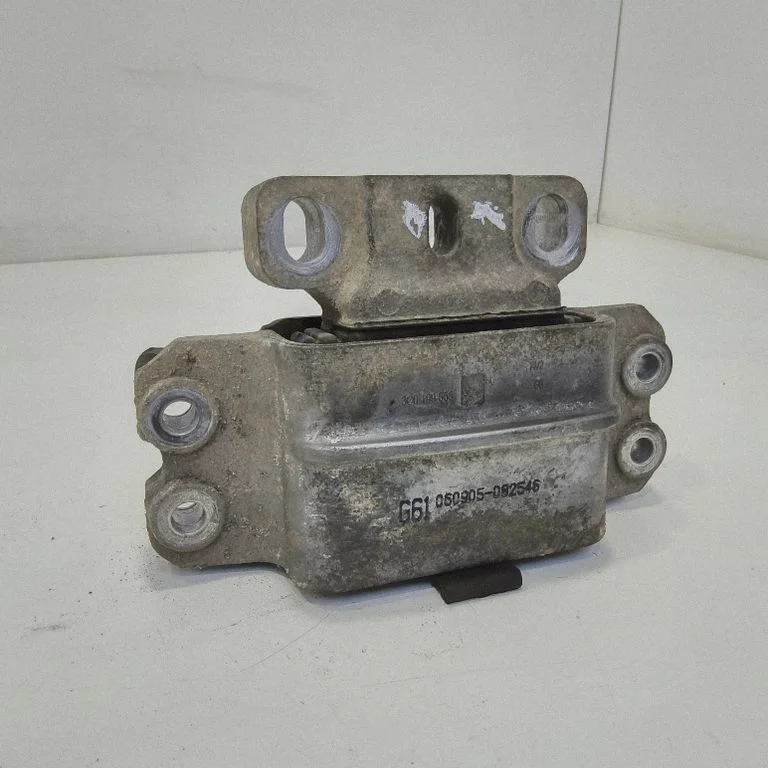 Engine mount bracket 3C0199555