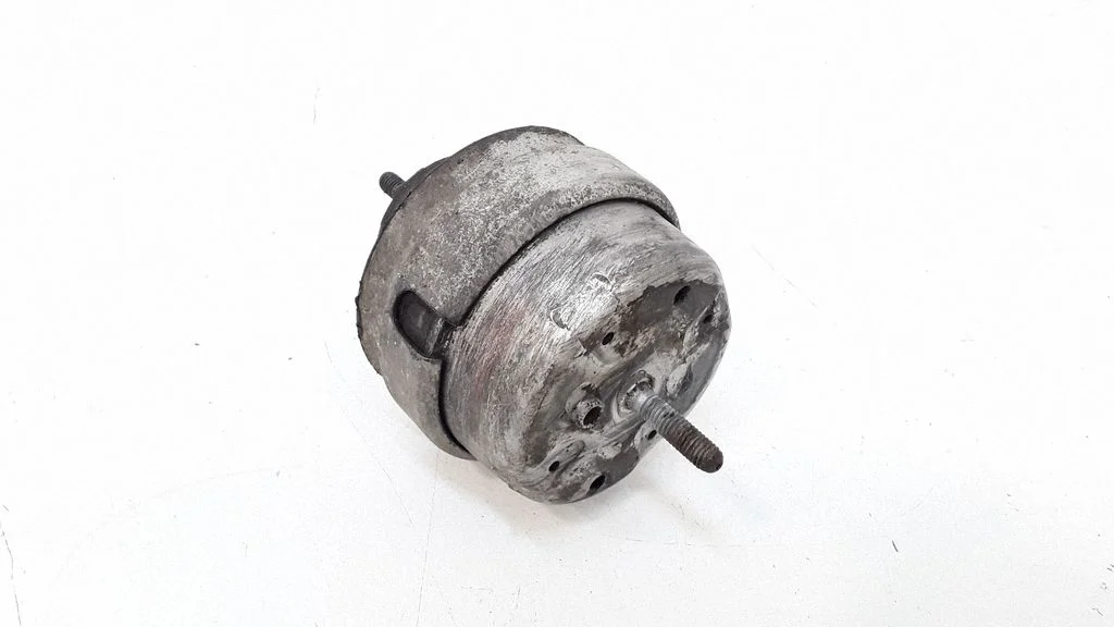 Engine mount bracket 8D0199379