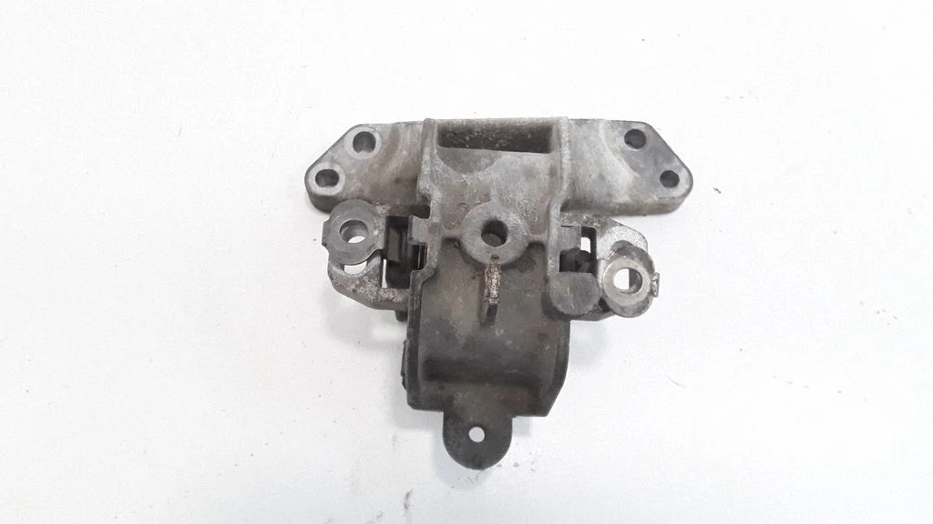 Engine mount bracket