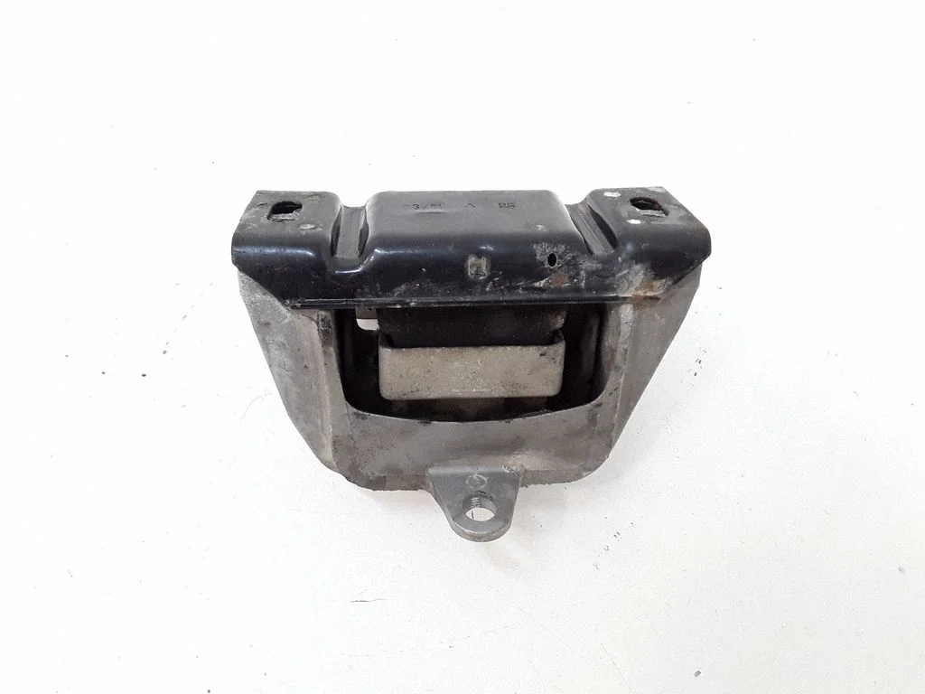 Engine mount bracket