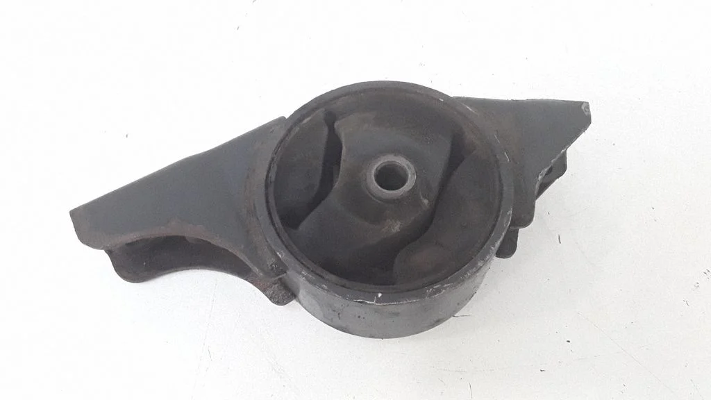 Engine mount bracket – Nissan Almera N16 (2000-2010)