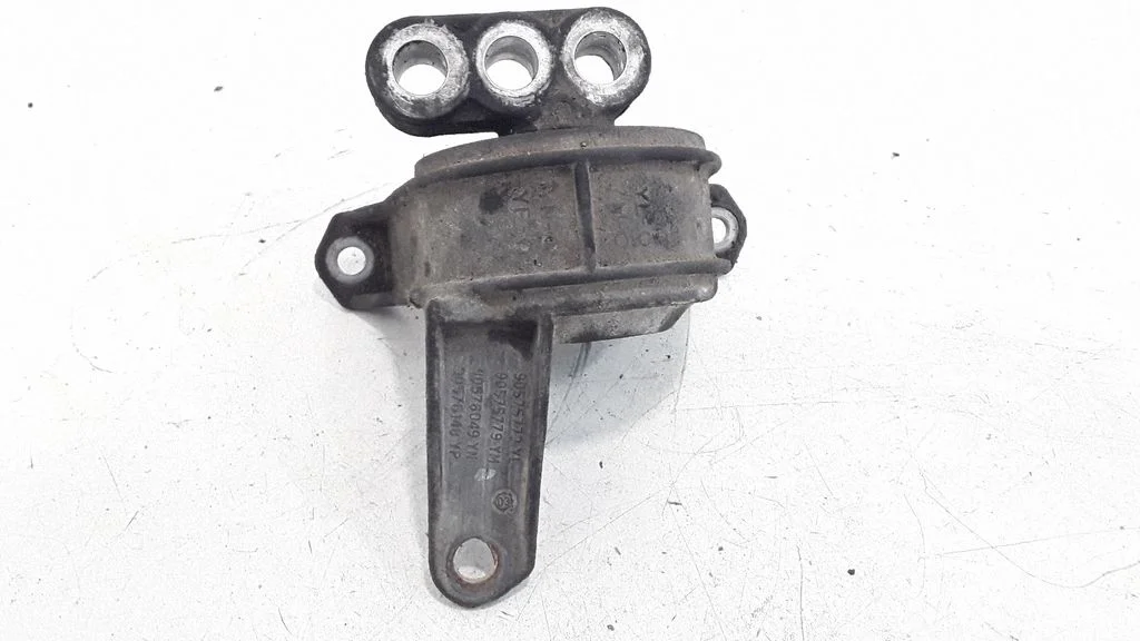 Engine mount bracket 90575772