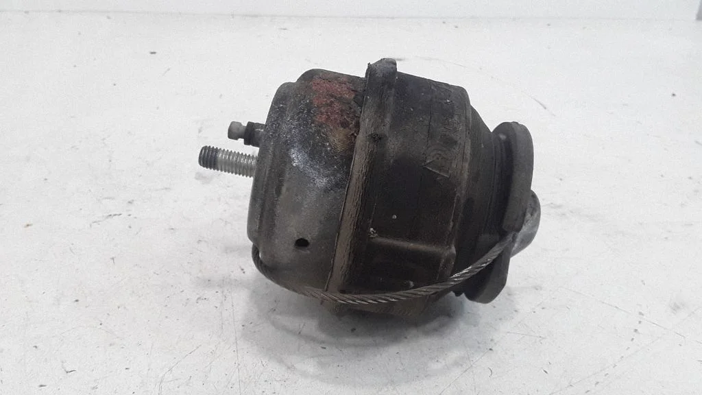 Engine mount bracket