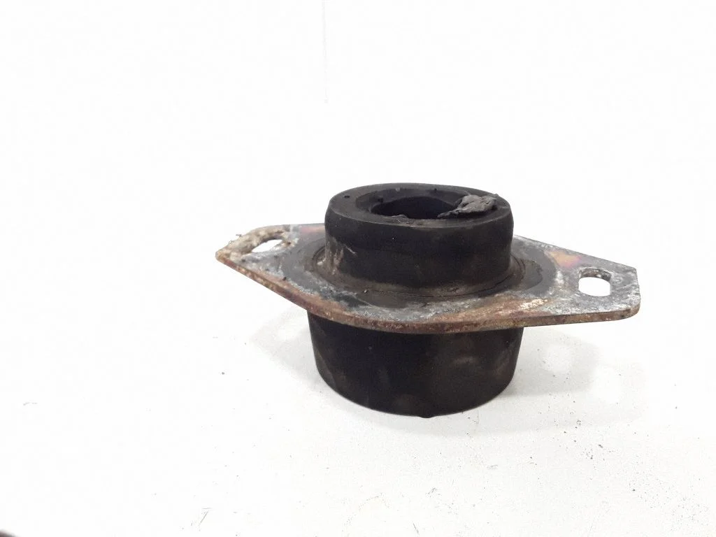 Engine mount bracket