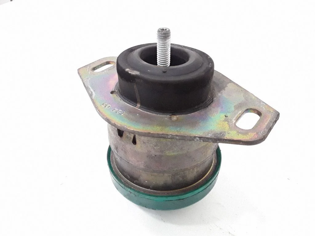 Engine mount bracket
