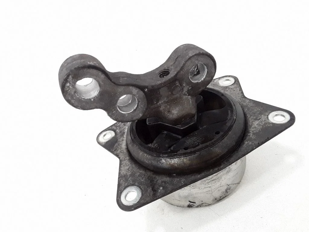 Engine mount bracket V05214