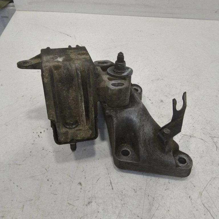 Engine mount bracket 7M3393135A