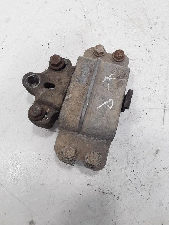 Engine mount bracket – front left