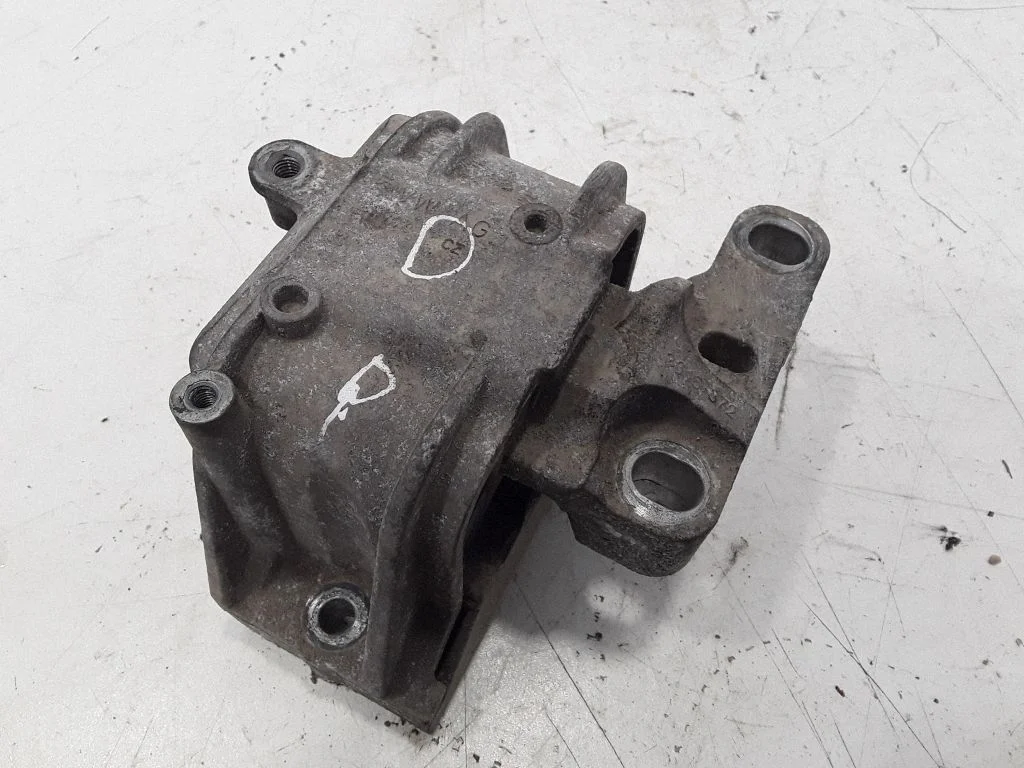 Engine mount bracket 1KO199262