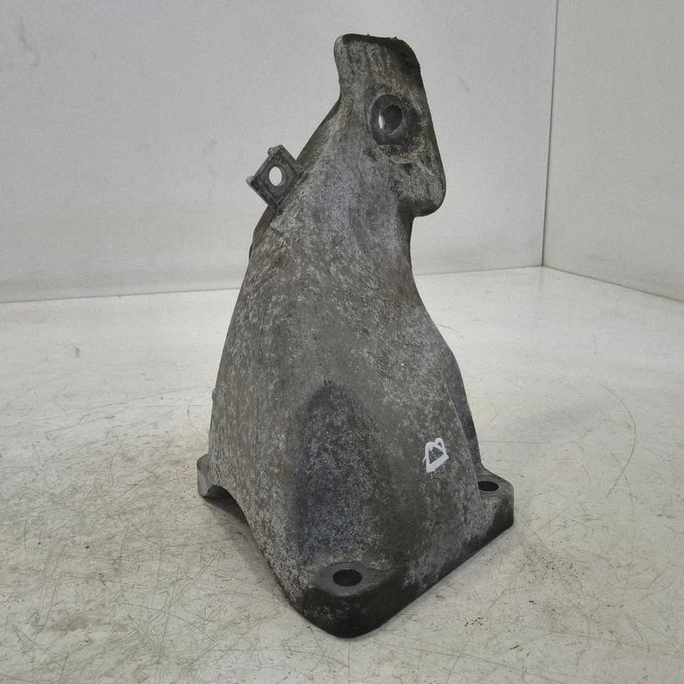 Engine mounting bracket – BMW 5 Series E60 E61 (2004-2010)