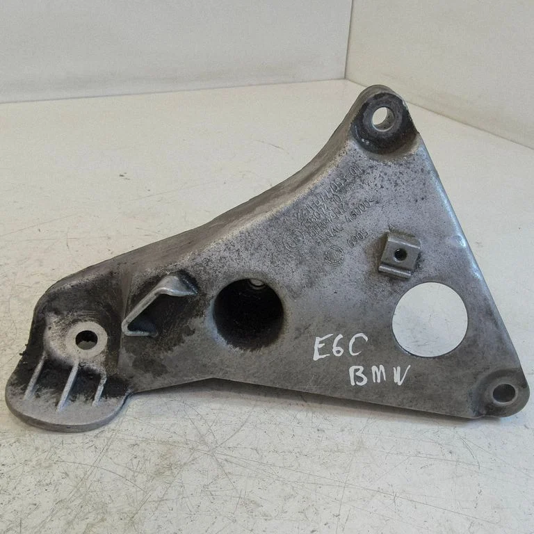 Engine mounting bracket – BMW 5 Series E60 E61 (2004-2010)