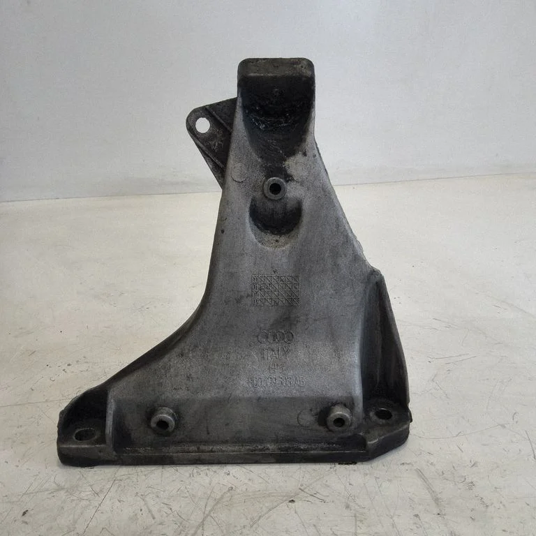 Engine mounting bracket 8D0199308