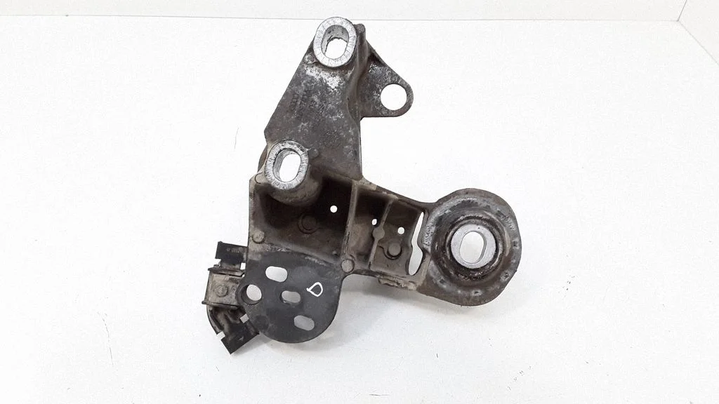 Engine mounting bracket 8E0199352F