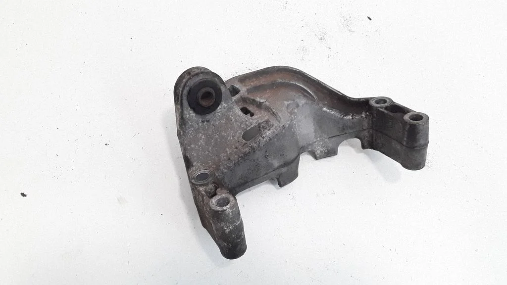 Engine mounting bracket 151449002