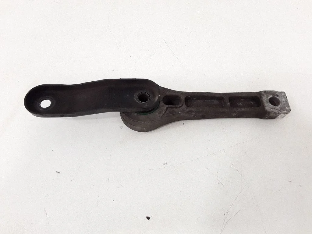 Engine mounting bracket