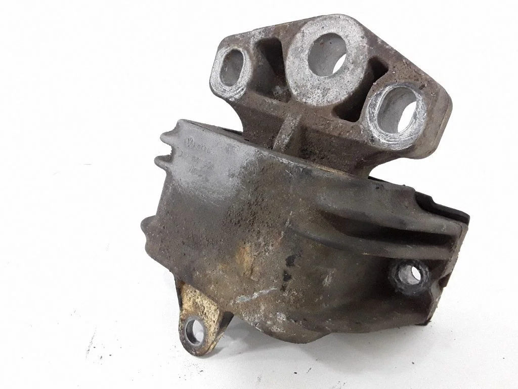 Engine mounting bracket 7M3199555