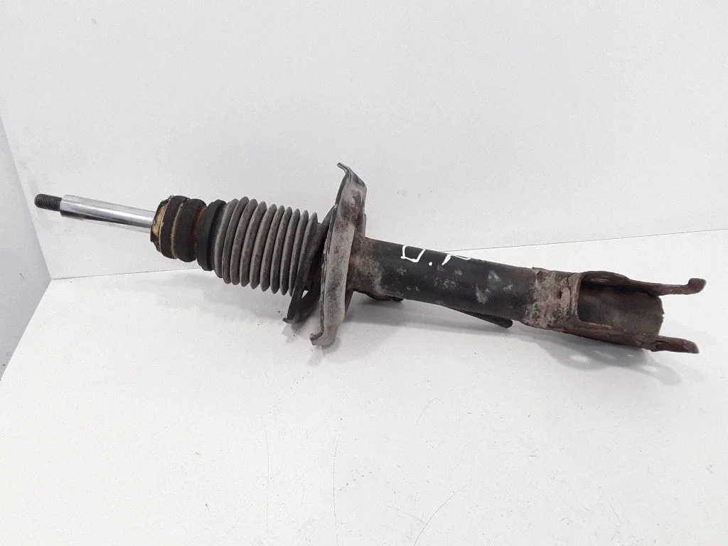 Eesmine amortisaator – eesmine parem